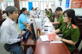 Chính phủ đã "quyết" bỏ sổ hộ khẩu, chứng minh nhân dân