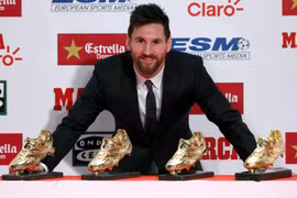 Messi nhận Chiếc giày vàng