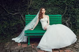 Hồ Ngọc Hà khoe bộ ảnh mặc váy cưới đẹp như mơ đúng ngày SN