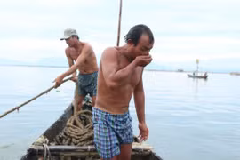 Săn "lộc trời" trên phá Tam Giang