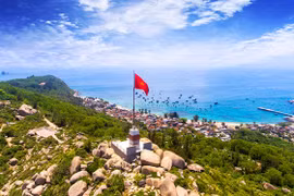 Cột cờ thanh niên ở đảo Cù Lao Xanh