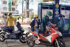 Giá xăng, dầu giảm: Cần có giải pháp để hàng hóa khác giảm theo