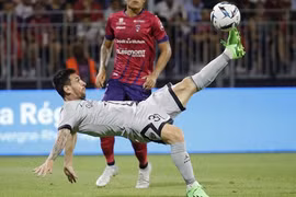 Messi gây bão với siêu phẩm ghi bàn kiểu 'xe đạp chổng ngược'