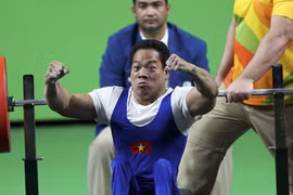 Lê Văn Công vô địch, phá kỷ lục cử tạ thế giới Người khuyết tật