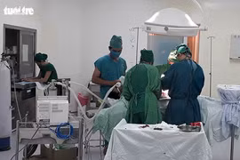 Cứu kịp thời bệnh nhân gãy 'súng' khi quan hệ tình dục