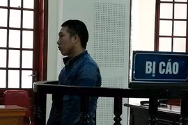 Lĩnh án tử vì "thủ" súng quân dụng đi buôn ma túy