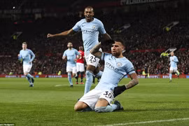 Đánh bại M.U, Manchester City vô địch lượt đi sớm ba vòng đấu