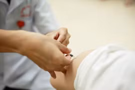 Tiêm mũi 2 vaccine do Moderna sản xuất với các vaccine phòng Covid-19 khác