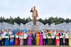 Biểu dương 14 tập thể, cá nhân điển hình làm theo gương Bác của phường Diên Hồng
