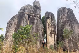 Kỳ bí tượng "ông Phật" trên núi Chư Pao