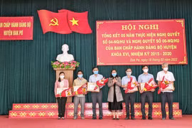 Huyện ủy Đak Pơ khen thưởng nhiều tập thể, cá nhân