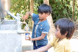 Nước sạch về làng Kon Jốt
