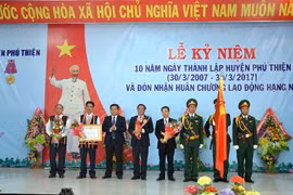 Phú Thiện: Kỷ niệm 10 năm thành lập và đón nhận Huân chương Lao động hạng nhì
