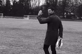 Xabi Alonso tuyên bố "treo giày"