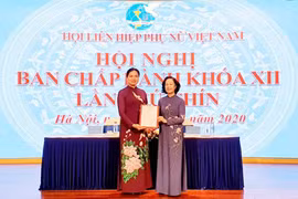 2 tập thể được Hội Liên hiệp phụ nữ Việt Nam tặng bằng khen