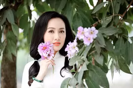 Tuổi 40, BTV Hoài Anh vẫn mặc áo dài trắng trẻ đẹp "gây mê" người nhìn