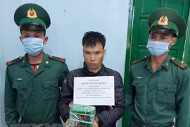 Kon Tum: Bắt quả tang vụ vận chuyển ma túy đá ở vùng biên