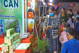 Tổ chức phiên chợ hàng Việt về xã Ia Lâu