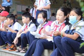 Những khoản thu 'có tên và không tên' đầu năm học