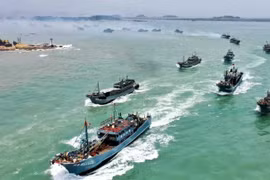 Tuần duyên Mỹ tuyên chiến với tàu cá Trung Quốc "săn mồi"