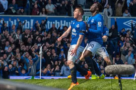 Manchester United thảm bại 0-3 trước Everton