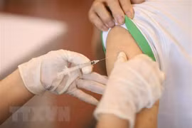 Vụ 57 trẻ dưới 18 tuổi tiêm vaccine: Kỷ luật giám đốc trung tâm y tế