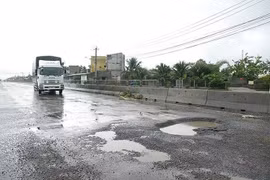 Bộ GTVT 'doạ' dừng thu phí BOT Bình Định