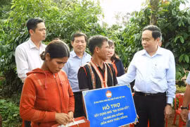 Chủ tịch UBTWMTTQVN hỗ trợ 5 căn nhà cho hộ nghèo Gia Lai