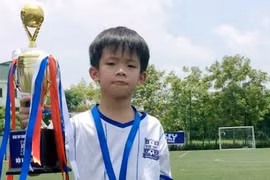9 tiếng tìm đường về của cậu bé bị bỏ quên trên xe buýt trường