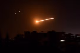 Bị Israel tấn công hàng loạt, thủ đô Syria rung chuyển