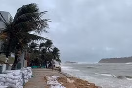 Khả năng sắp xuất hiện nhiễu động nhiệt đới ở Biển Đông gây thời tiết xấu