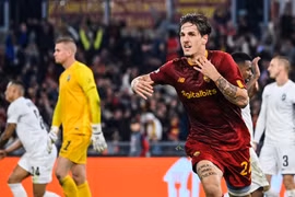Mourinho thở phào khi AS Roma ngược dòng đi tiếp ở Europa League