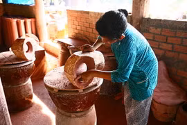 Bên trong lò gốm thủ công cổ nhất Bình Dương