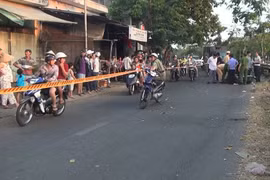 Nam thanh niên nằm chết ven đường với vết cắt sâu trên cổ