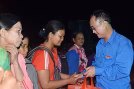 Tổ chức chương trình Tết Biên cương-Ấm tình quân dân