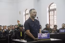 Trùm gỗ lậu Phượng "râu" lãnh án 8 năm 6 tháng tù