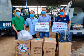 Gia Lai: Nhiều đơn vị ủng hộ vật tư y tế cho lực lượng phòng-chống dịch Covid-19