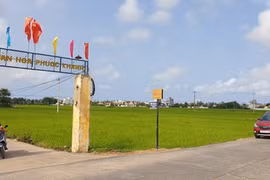Thu gom đất lúa, xáo trộn làng quê