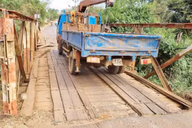 Cầu Ia Ô tiềm ẩn nhiều nguy hiểm