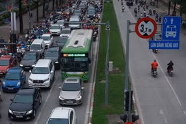 Có đường sắt trên cao - bỏ BRT được không?