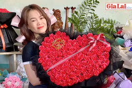 Độc đáo hoa hồng sáp ngày Quốc tế Phụ nữ 8-3