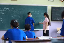Lại một kiểu "giấy phép con" hành giáo viên