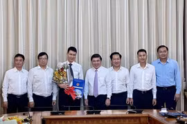 Chủ tịch UBND TP HCM trao quyết định điều động, bổ nhiệm 3 nhân sự lãnh đạo