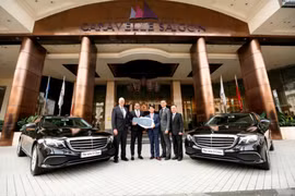 Mercedes-Benz Việt Nam bàn giao bộ đôi E 200 thế hệ mới