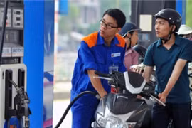 Tăng hơn 900 đồng mỗi lít, giá xăng RON 92 vượt 17.500 đồng