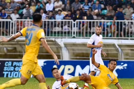 "Người cũ" tỏa sáng vùi dập Hoàng Anh Gia Lai