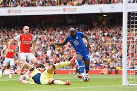 Lukaku ghi bàn, Chelsea đánh bại Arsenal