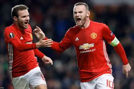 Rooney tỏa sáng, Manchester United thắng hủy diệt Feyenoord