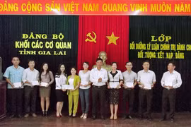 Bế mạc lớp bồi dưỡng lý luận chính trị cho đối tượng kết nạp Đảng