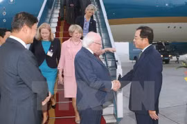 Tổng thống Ireland và Phu nhân bắt đầu thăm cấp Nhà nước tới Việt Nam
